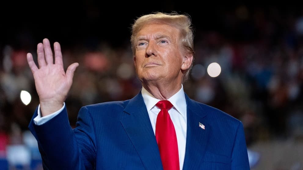 Трамп Ираны эсрэг хориг хэдэн сараар үргэлжилж магадгүй хэмээн анхаарууллаа