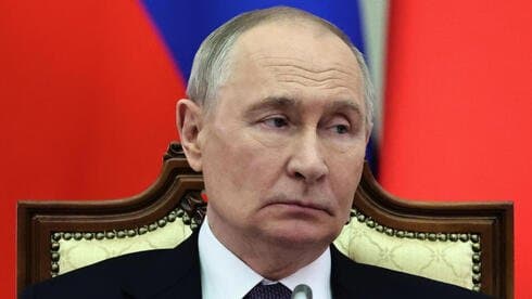 Кремль төрийн эргэлтээс болгоомжилж Путины аюулгүй байдлыг чангатгажээ