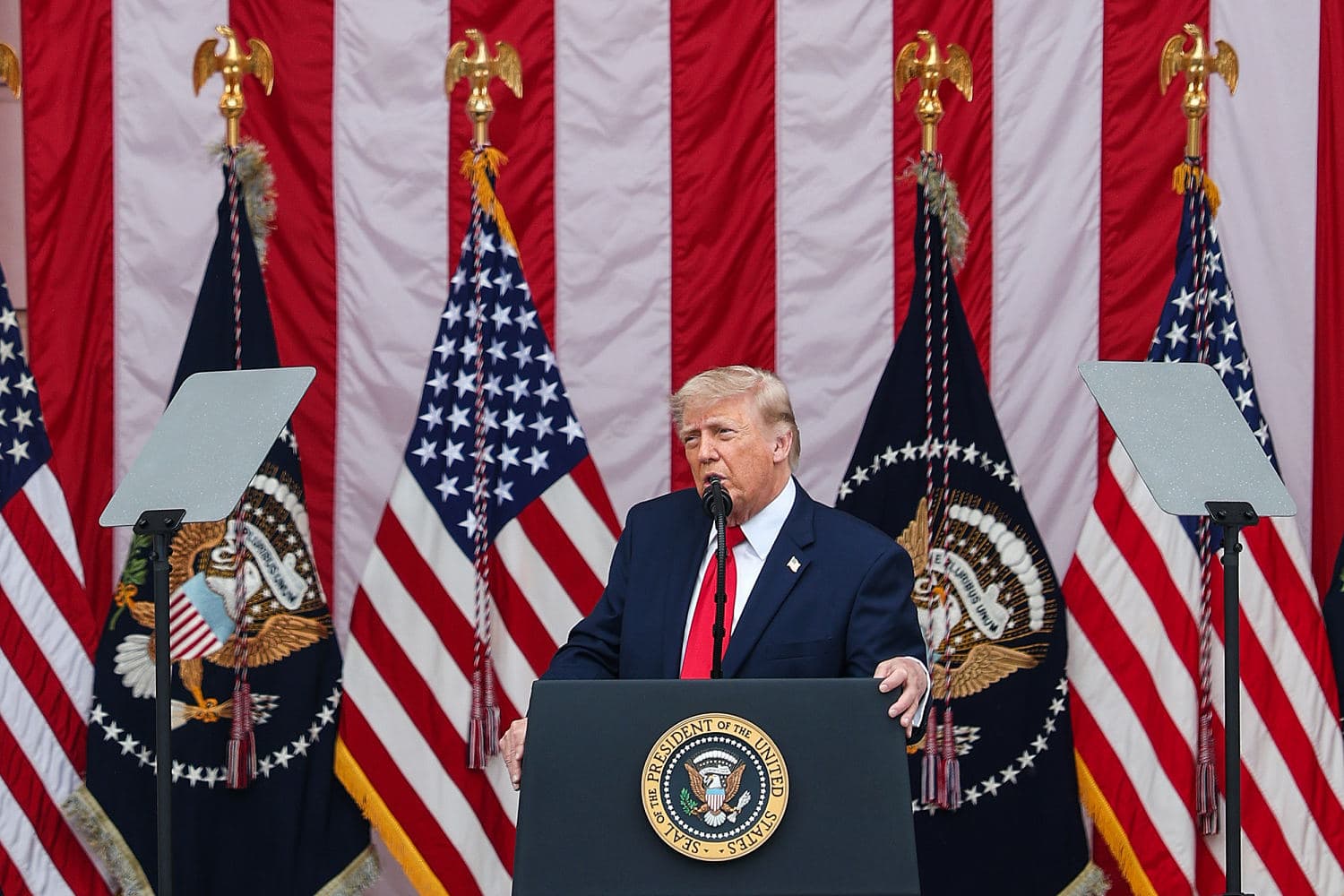 АНУ: Трамп крипто валютын салбарыг хамгаалж, зах зээлийг хөгжүүлэхээ амлав.