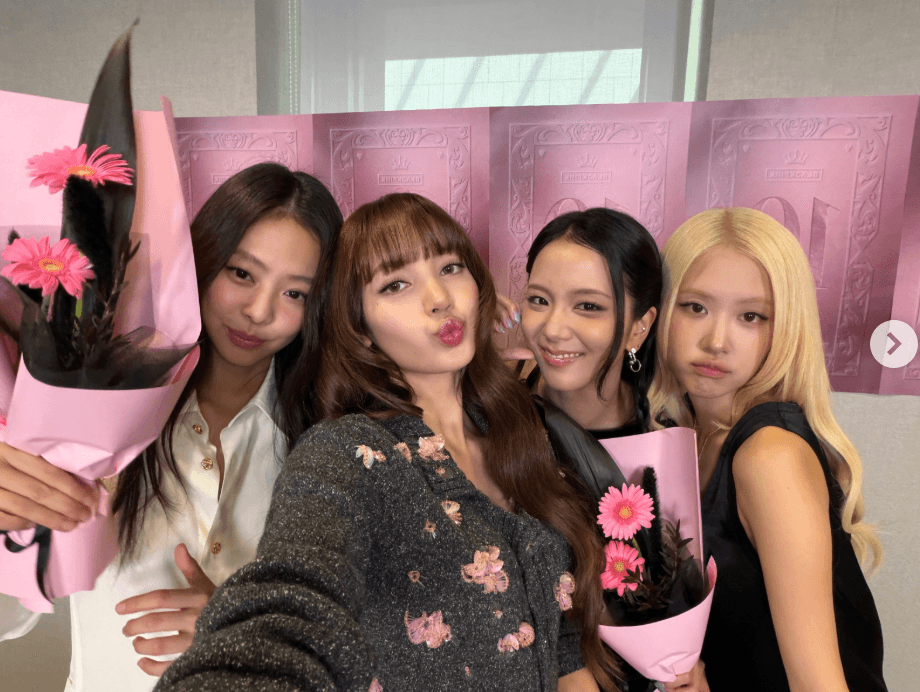 BLACKPINK хамтлагийн 10 жилийн ой шүүмжлэлд өртөж, гишүүд нь шүтэн бишрэгчдээсээ уучлалт гуйжээ